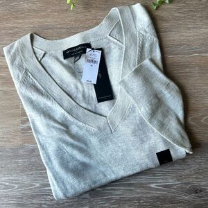 Banana Republic Women’s V-Neck Forever Sweater NWT